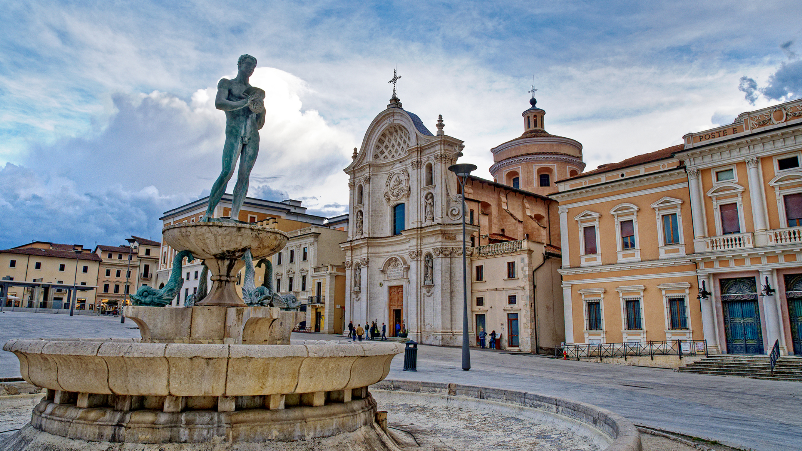 Piazza del Duomo, L'Aquila